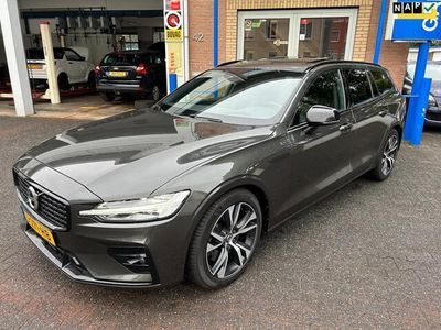 tweedehands Volvo V60 2.0 B4 M.HYBRID|R-Design|NAPPALEER+MASSAGE|LOUNGE PACK|LIGHTING PACK|WINTERLINE|HARMAN KARDON|PANORAMADAK|TREKH|ETC!!!