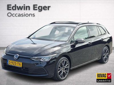 Zwart Occasion 2023 VW Golf VIII Life Stationwagen | € 21.945 (Goede deal)