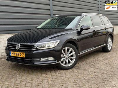 Zwart Gebruikt 2015 VW Passat Highline Stationwagen | € 7.499 (Iets duurder)