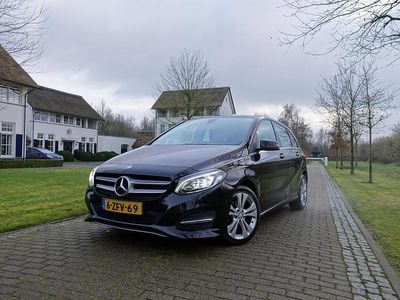 Zwart Gebruikt 2015 Mercedes B200 Prestige MPV | € 13.950 (Iets duurder)
