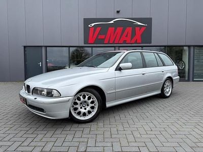 Grijs (metallic) Gebruikt 2003 BMW 520 Lifestyle Stationwagen | € 3.999 (Iets duurder)