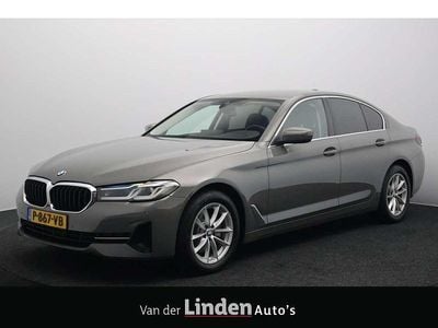 Grijs Occasion 2022 BMW 520 Comfort Edition Sedan | € 37.950 (Duur)