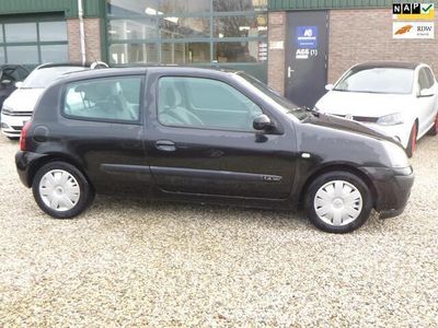 tweedehands Renault Clio 1.4-16V Dynamique Luxe