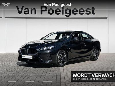 Black sapphire metallic (zwart metallic) Occasion 2025 BMW 220 M Sport Coupé | € 41.800 (Goede deal)