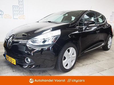 Zwart Gebruikt 2015 Renault Clio IV Expression Hatchback | € 7.845 (Eerlijke prijs)