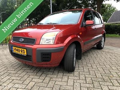 Rood Gebruikt 2009 Ford Fusion MPV | € 2.900 (Eerlijke prijs)