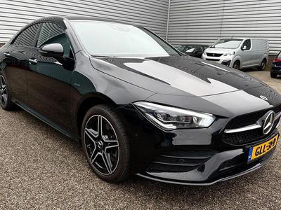 Zwart Gebruikt 2021 Mercedes CLA250e Premium Plus Sedan | € 32.950 (Eerlijke prijs)