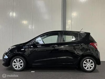Zwart Gebruikt 2015 Hyundai i10 Comfort Hatchback | € 6.445 (Eerlijke prijs)
