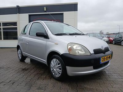 Grijs (metallic) Gebruikt 2002 Toyota Yaris Hatchback | € 1.999 (Eerlijke prijs)