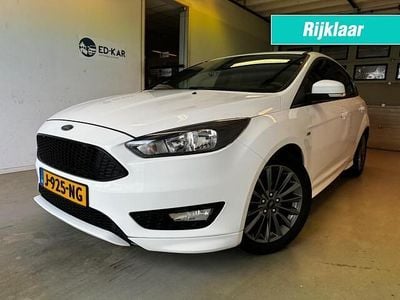 Wit Gebruikt 2017 Ford Focus Titanium Hatchback | € 5.695 (Super prijs)