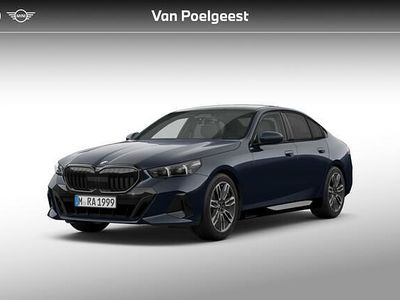 Saphirschwarz metallic (zwart metallic) Nieuw 2026 BMW 520 Comfort Edition Sedan | € 89.023 (Super prijs)