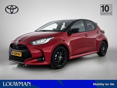 Rood mica Occasion 2023 Toyota Yaris Executive Hatchback | € 24.845 (Eerlijke prijs)