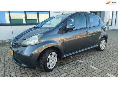 Occasion Toyota Aygo 68 PK (50 kW) 2006 Grijs Hatchback