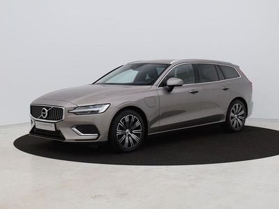 Grijs (metallic) Gebruikt 2020 Volvo V60 Inscription Stationwagen | € 25.900 (Super prijs)