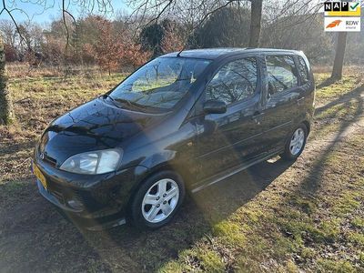 Zwart Occasion 2004 Daihatsu Young Rv MPV | € 1.650
