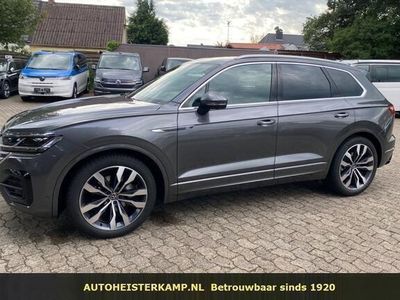 tweedehands VW Touareg 3.0 TDI R-Line 286 PK Grijs Kenteken ACC Comfortstoelen Nachtzicht Head-Up Matrix-LED Luchtvering 360 Camera Trekhaak