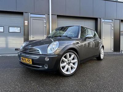 Grijs (metallic) Gebruikt 2006 Mini Cooper Hatchback | € 5.450 (Goede deal)