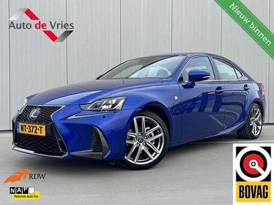 Blauw (metallic) Occasion 2017 Lexus IS300h Sport Line Sedan | € 24.995 (Eerlijke prijs)