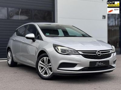 Grijs (metallic) Occasion 2018 Opel Astra Edition Hatchback | € 14.850 (Eerlijke prijs)