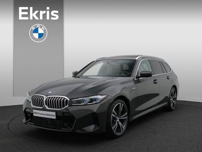 tweedehands BMW 320e 3-SERIE TouringM Sportpakket | Entertainment Pack | Innovation Pack / Panoramadak / Trekhaak / Harman Kardon /