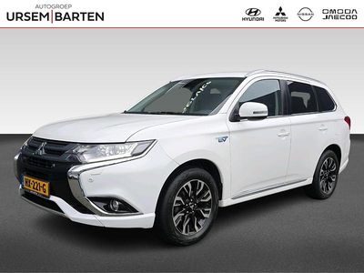 Wit (parellak) Occasion 2015 Mitsubishi Outlander P-HEV Edition SUV | € 14.930 (Eerlijke prijs)