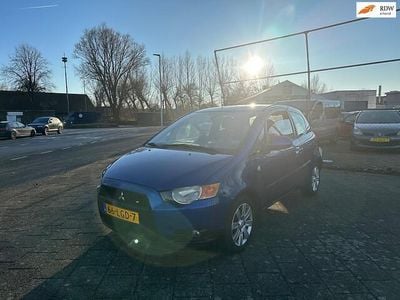 Blauw Gebruikt 2010 Mitsubishi Colt Edition Hatchback | € 3.499 (Eerlijke prijs)