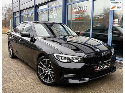 Zwart Gebruikt 2019 BMW 330 Executive Sedan | € 28.449 (Eerlijke prijs)