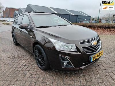Bruin (metallic) Occasion 2012 Chevrolet Cruze LTZ Stationwagen | € 3.999 (Iets duurder)