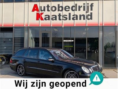 Zwart (metallic) Occasion 2004 Mercedes E200 Classic Stationwagen | € 1.998 (Goede deal)
