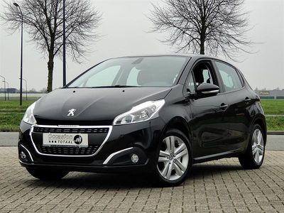 Zwart Occasion 2019 Peugeot 208 Signature Sky Hatchback | € 10.950 (Duur)