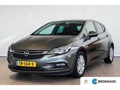 Grijs Gebruikt 2018 Opel Astra Edition Hatchback | € 13.890 (Eerlijke prijs)