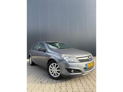 Grijs Gebruikt 2005 Opel Astra Enjoy Hatchback | € 2.650 (Eerlijke prijs)