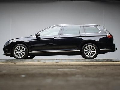 Zwart (metallic) Occasion 2015 VW Passat Sportline Stationwagen | € 10.945 (Eerlijke prijs)