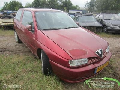 Rood Gebruikt 1998 Alfa Romeo 145 Edizione Speciale Hatchback | € 1.750