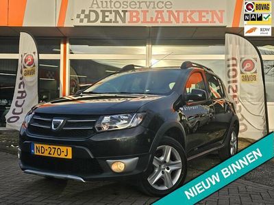 Zwart Gebruikt 2016 Dacia Sandero Lauréate Hatchback | € 6.750 (Eerlijke prijs)