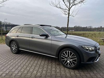 Grijs Occasion 2022 Mercedes E220 Stationwagen | € 36.400 (Goede deal)