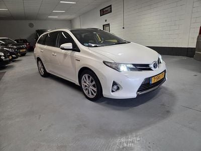 Occasion Toyota Auris Touring Sports 99 PK (72 kW) 2013 Wit (metallic) Stationwagen