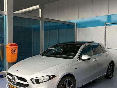 Grijs Occasion 2020 Mercedes A250 AMG Stationwagen | € 25.000 (Goede deal)