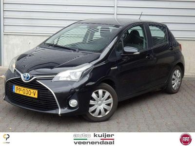 Zwart (metallic) Occasion 2015 Toyota Yaris Hybrid Hatchback | € 9.340 (Eerlijke prijs)