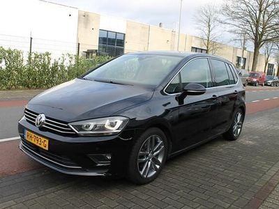 Zwart (metallic) Gebruikt 2017 VW Golf VII Highline Stationwagen | € 14.250 (Eerlijke prijs)