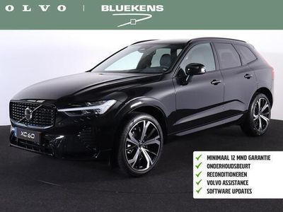 tweedehands Volvo XC60 B5 Plus Dark - IntelliSafe Assist & Surround - Parkeercamera achter - Verwarmde voorstoelen, stuur & achterbank - Parkeersensoren voor & achter - Extra getint glas - Trekhaak - 21' LMV