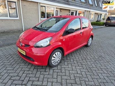 Occasion Toyota Aygo 68 PK (50 kW) 2006 Rood Hatchback