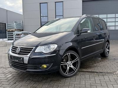 Zwart Occasion 2009 VW Touran Highline MPV | € 3.990 (Goede deal)