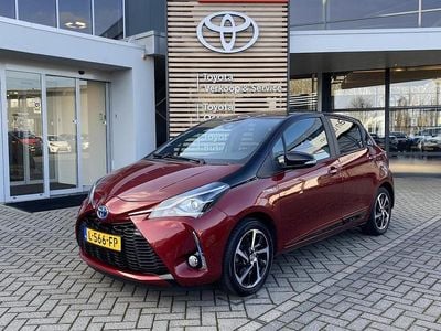 Occasion Toyota Yaris Hybrid Executive 2020 Rood Hatchback