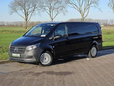 Zwart Occasion 2024 Mercedes Vito Van | € 35.850 (Goede deal)