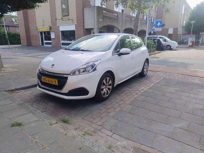 Wit Gebruikt 2015 Peugeot 208 Active Hatchback | € 3.400 (Eerlijke prijs)