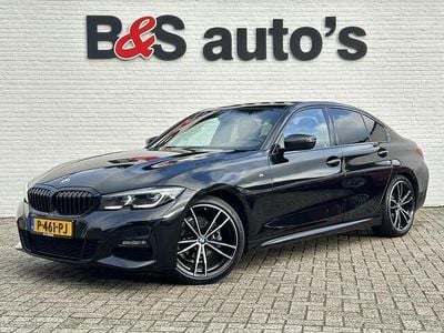 Zwart (metallic) Gebruikt 2022 BMW 318 M Sport Sedan | € 28.700 (Eerlijke prijs)