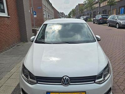 Wit Gebruikt 2014 VW Polo Highline Hatchback | € 6.999 (Iets duurder)