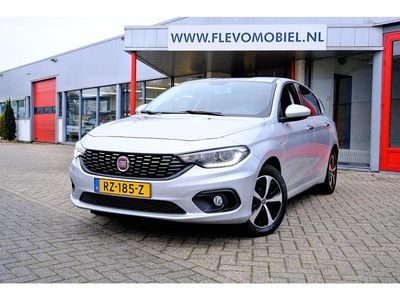 Grijs (metallic) Gebruikt 2018 Fiat Tipo Business Hatchback | € 12.450 (Eerlijke prijs)