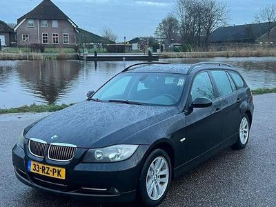 Zwart (metallic) Gebruikt 2005 BMW 320 Stationwagen | € 3.250